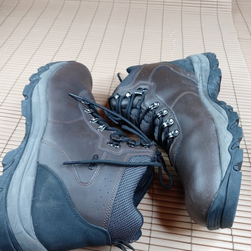 Magellan Outdoors Hiking Waterproof Mens Boots 6” size 13EE 160733 Leather . A4p